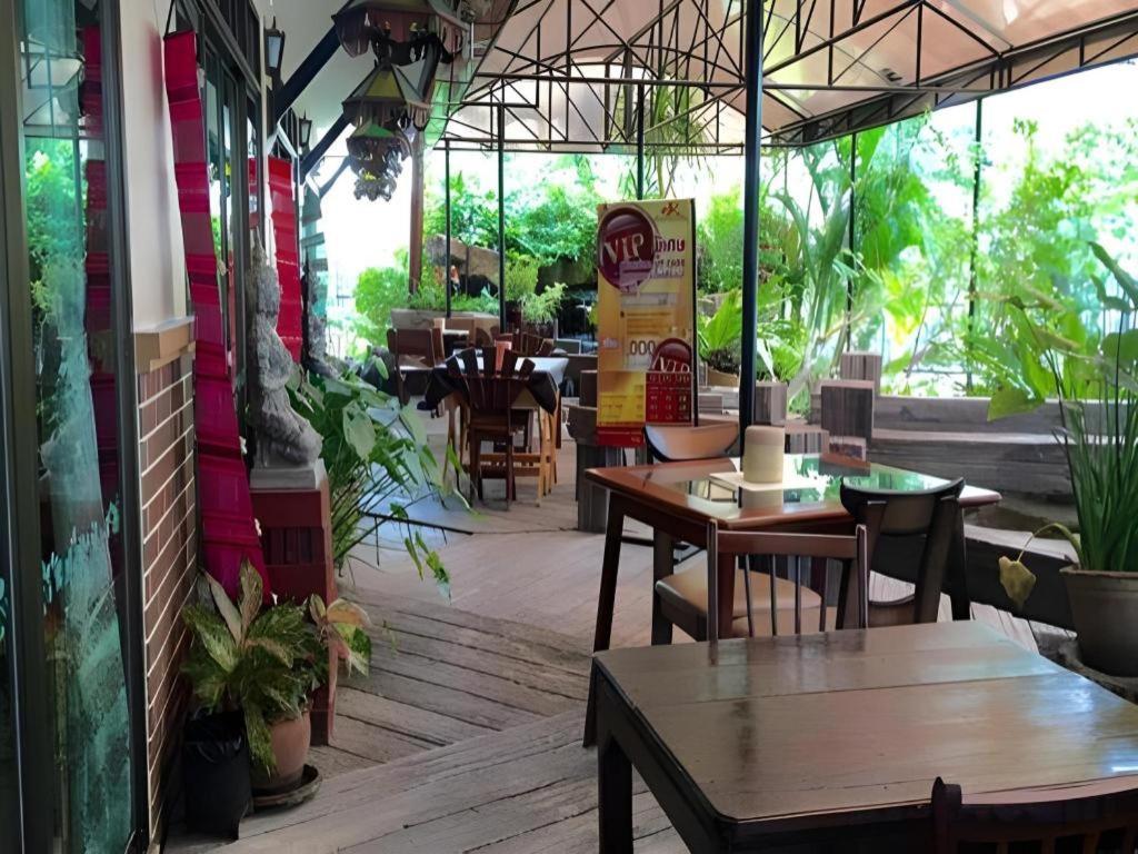 Rayong Lanna Hotel Exterior foto