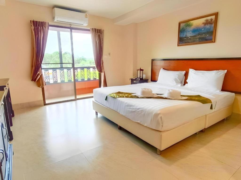 Rayong Lanna Hotel Exterior foto