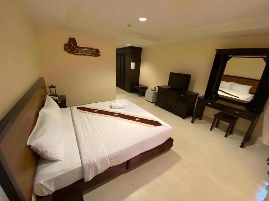 Rayong Lanna Hotel Exterior foto