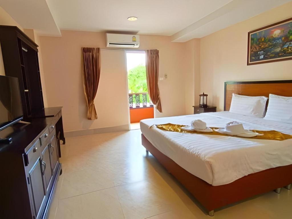 Rayong Lanna Hotel Exterior foto