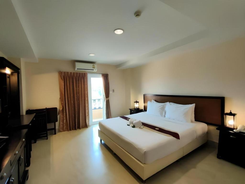 Rayong Lanna Hotel Exterior foto